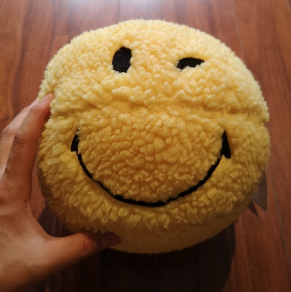 3/$45 NWT Miniso Plushie Wink Emoji